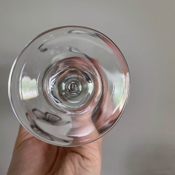 Set of 2 Hand Painted Floral Wine Glasses - Picture 5 of 7